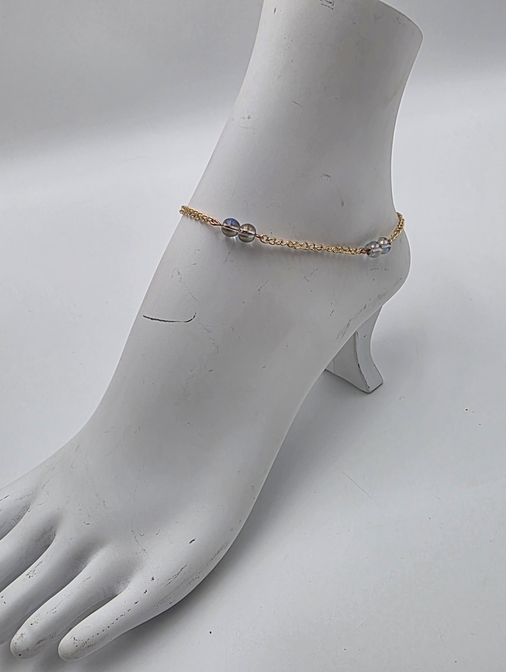 Handmade Gold Chain Anklet with Iridescent Glass Beads – Dainty Summer Jewelry - Picture 5 of 6